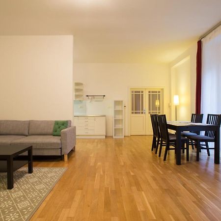 Elegant Apartment With Free Garage In The Center Of プラハ エクステリア 写真