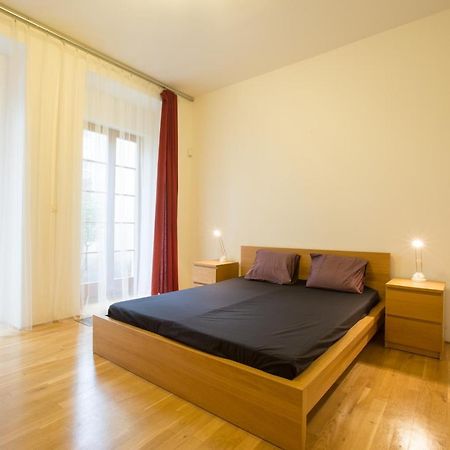 Elegant Apartment With Free Garage In The Center Of プラハ エクステリア 写真