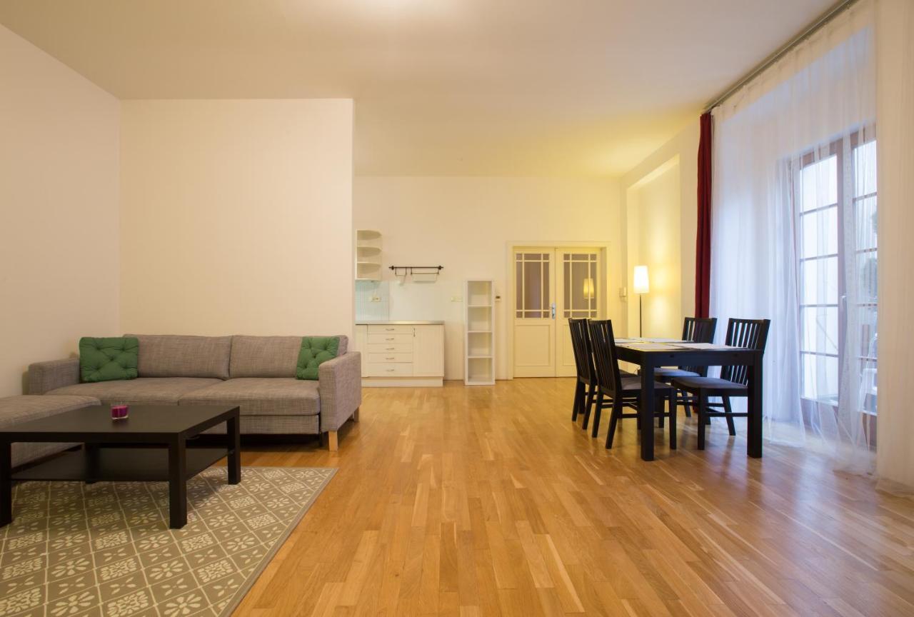 Elegant Apartment With Free Garage In The Center Of プラハ エクステリア 写真