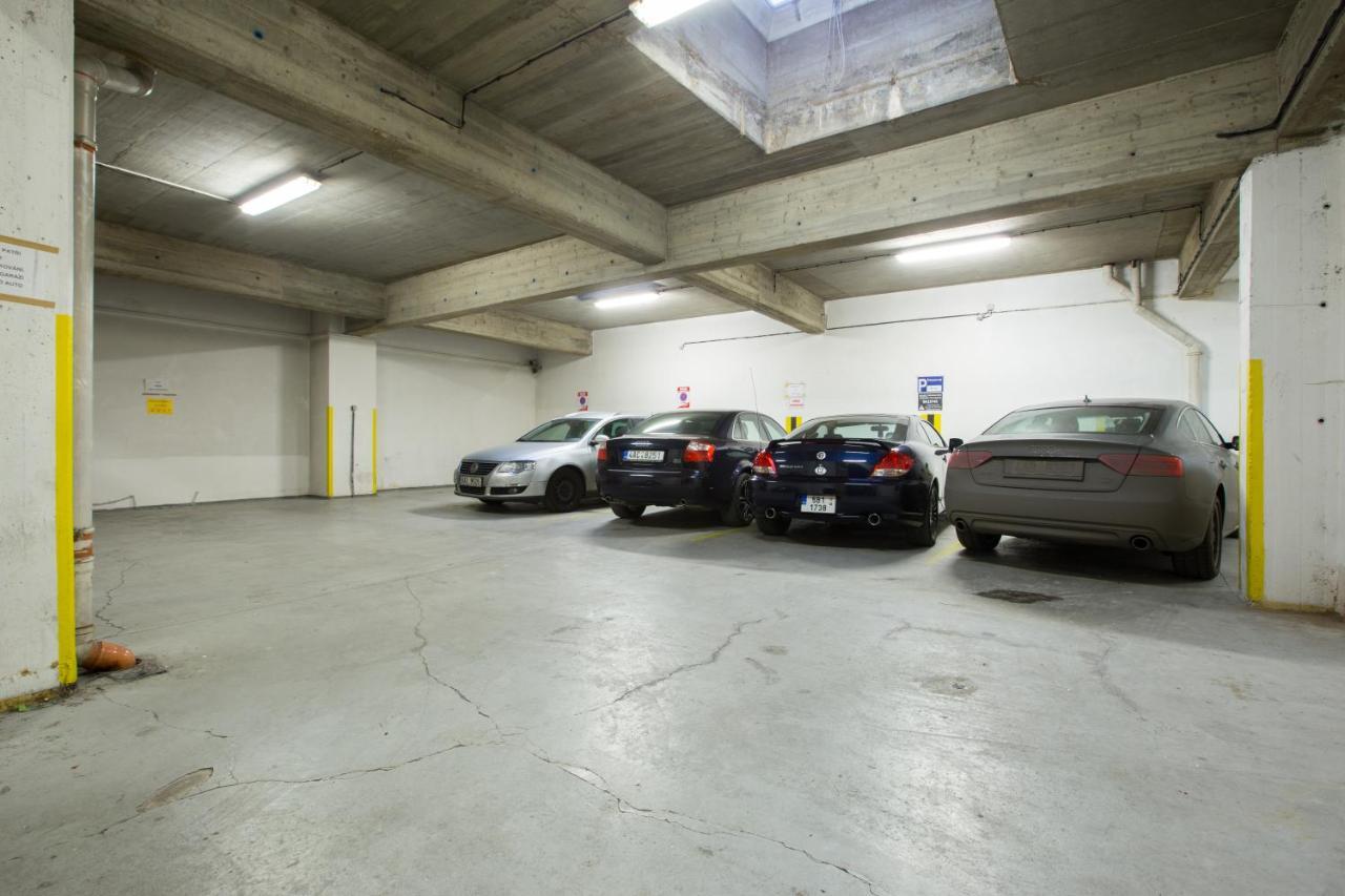 Elegant Apartment With Free Garage In The Center Of プラハ エクステリア 写真