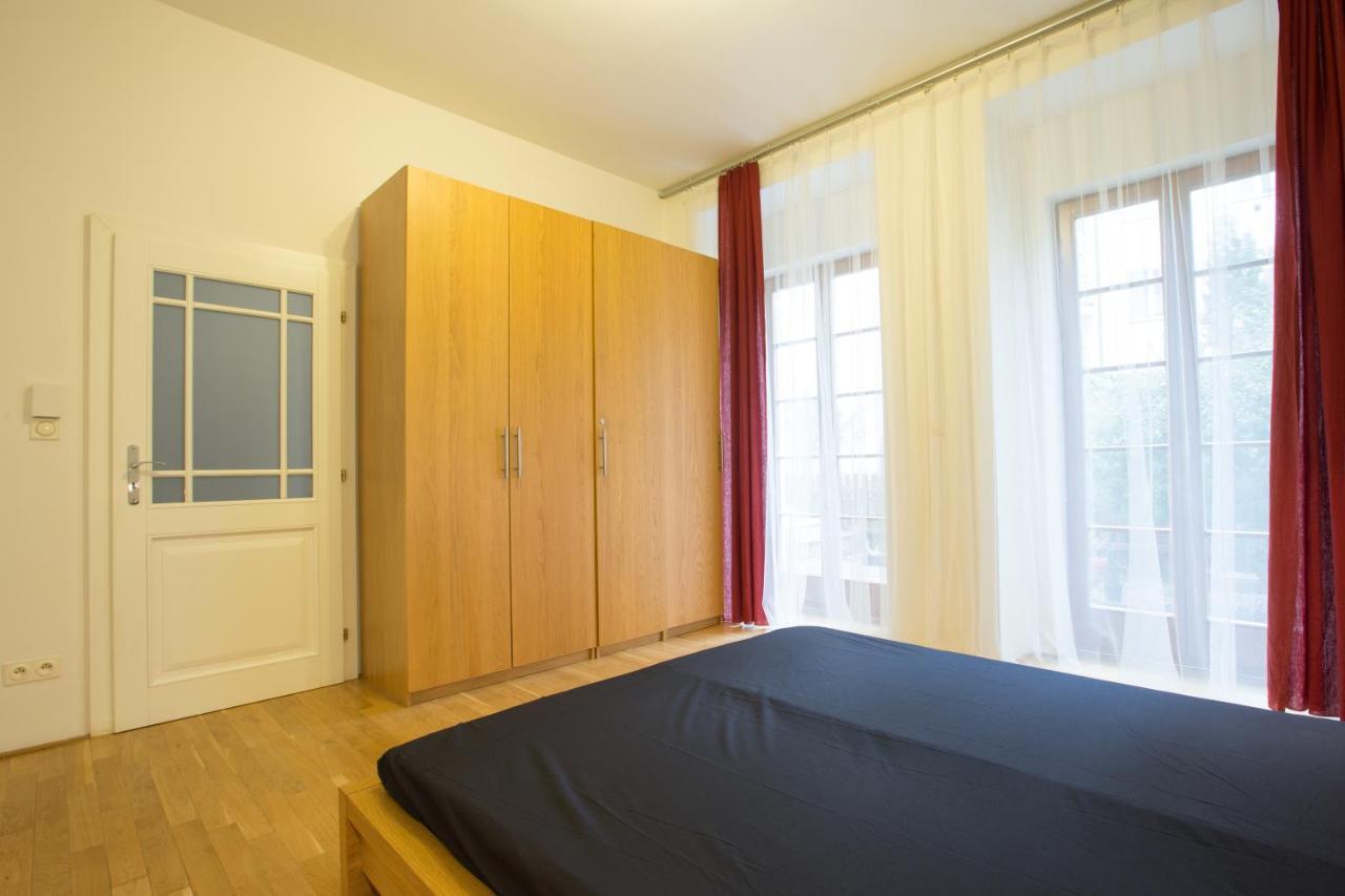 Elegant Apartment With Free Garage In The Center Of プラハ エクステリア 写真